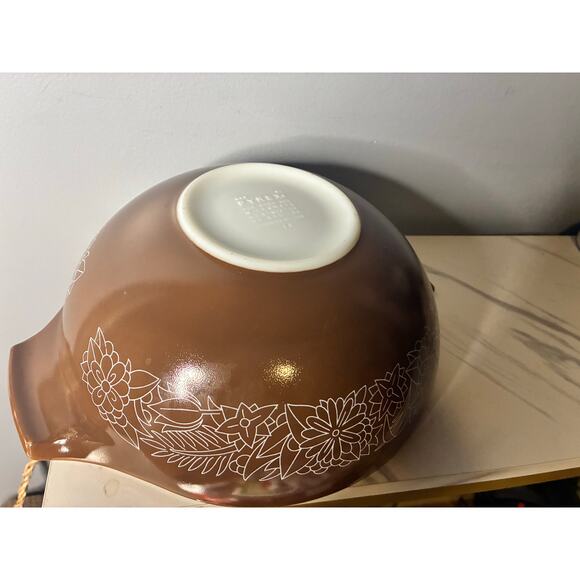 Vintage Pyrex Brown Floral Cinderella Mixing Bowl Set (4-Piece) – No Chips - Picture 7 of 16